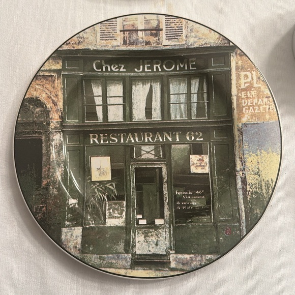 The Sakura Table. Storefronts Vintage Set of 4 Cake plates. - Picture 4 of 8